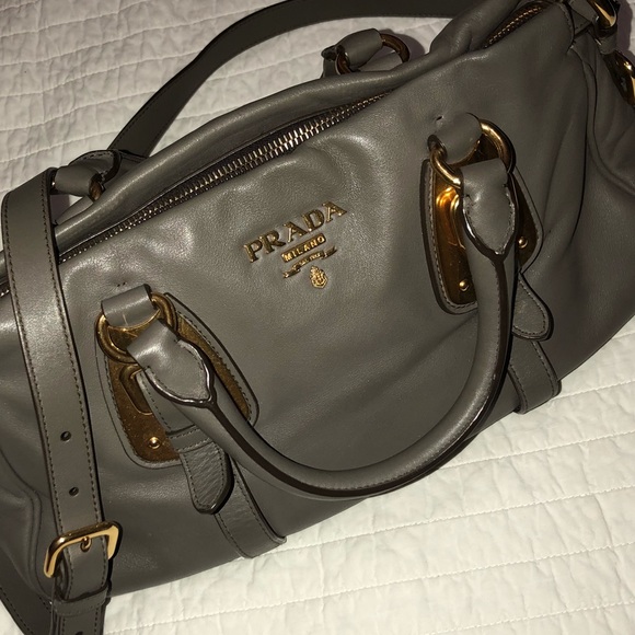 Gorgeous GREY PRADA BAG- **Make Me An Offer** - Picture 1 of 8